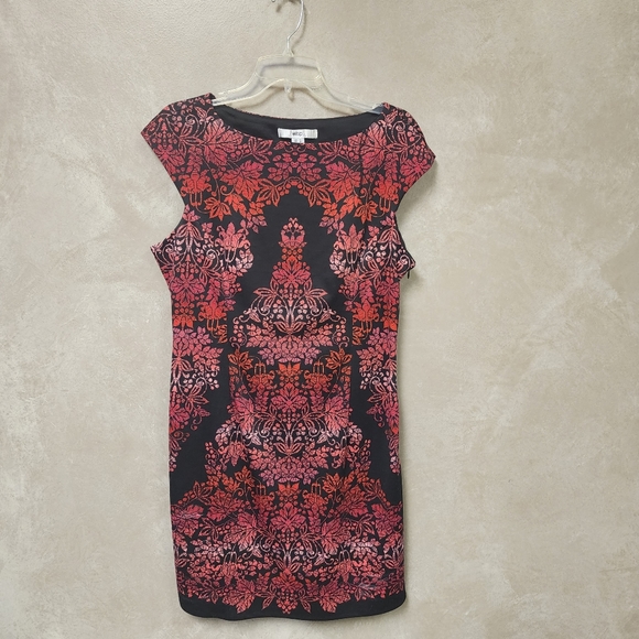 NWOT Wisp Red and Black Floral Print Shift Style Short Sleeveless Dress Sz 14 - Picture 2 of 6